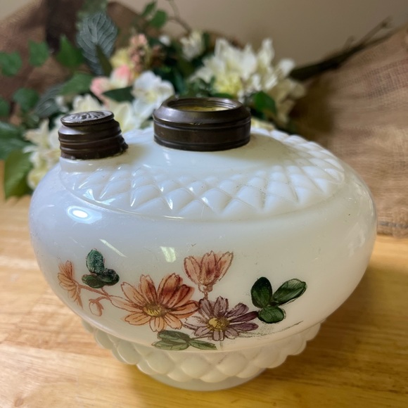 Vintage lamp base. - Picture 1 of 2